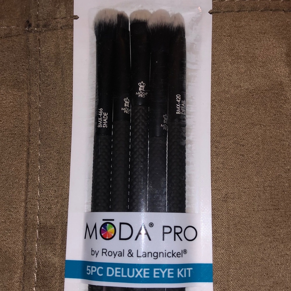 MODA PRO 5pc. DELUXE EYE KIT NEW